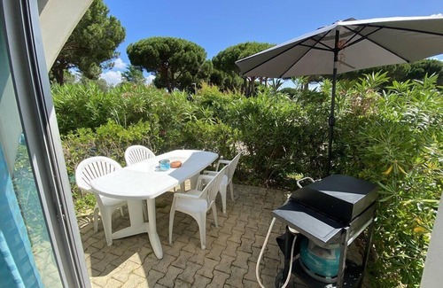 La Petite Motte Apartamento | Beautifully renovated Studio cabin, with private garden, close to the beach, BBQ