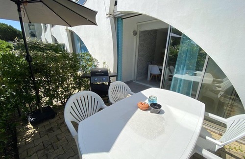 La Petite Motte Apartamento | Beautifully renovated Studio cabin, with private garden, close to the beach, BBQ