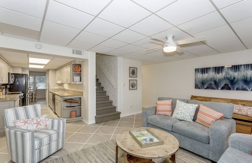 Villa Sabine Casa | Beautifully renovated 3BR townhome with boat slip just steps from the beach!