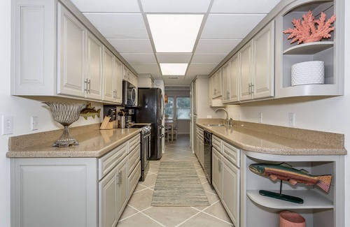 Villa Sabine Casa | Beautifully renovated 3BR townhome with boat slip just steps from the beach!
