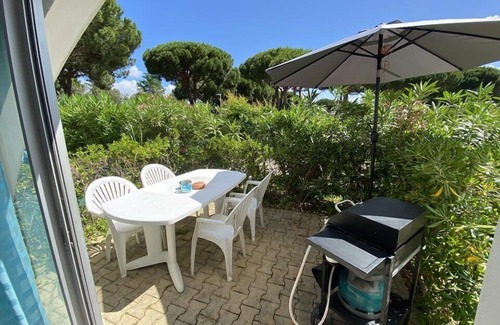 La Petite Motte Apartamento | Beautifully renovated Studio cabin, with private garden, close to the beach, BBQ