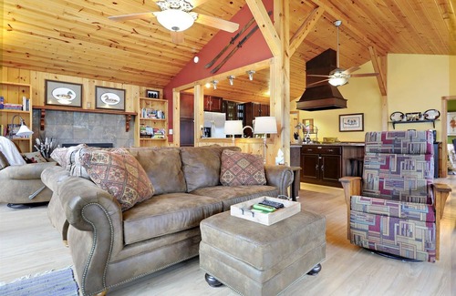 Timberline Casa | Beautifully renovated has everything you need to stay on the Sunnyside!