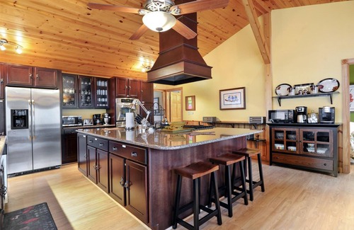 Timberline Casa | Beautifully renovated has everything you need to stay on the Sunnyside!