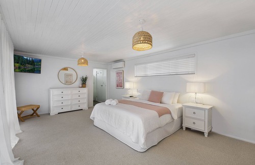 Shelly Beach Casa | Beautifully Renovated Beach Cottage Backing Onto Shelly Beach Golf Course