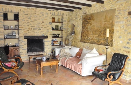 Cavillargues Otro | Beautifully renovated mas with large swimming pool and enclosed Provencal garden.