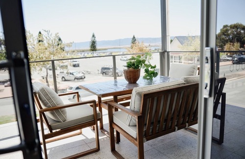 Port Pirie Apartamento | Beautifully renovated apartment close to beach with a gorgeous views