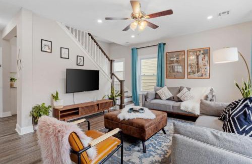 Atlantic City Casa | Beautifully Renovated 6BR 2BA 2 Blocks to Beach