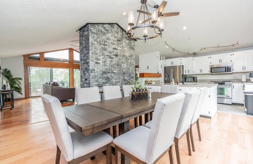 Canandaigua Casa | Beautifully Renovated Lodge with Lakeview