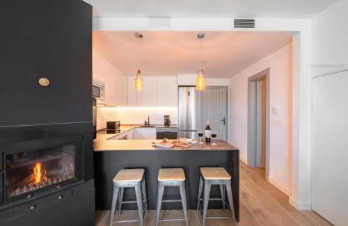 Pradollano Chalet De Esquí | Beautifully Renovated 4 Bedroom Apt + Kid's Room