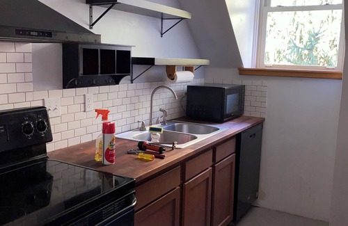 Clifton Heights Apartamento | Beautifully Renovated & Fully Furnished 3 Bed Cincinnati Rental Near OTR & UC