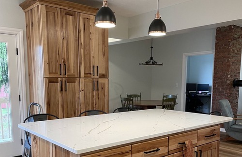 Palmyra Otro | Beautifully renovated farmhouse 30 minutes from "The Big House"
