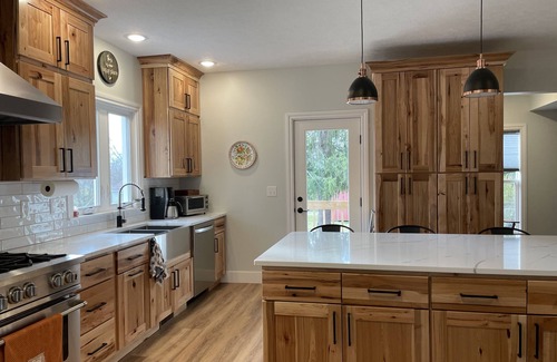 Palmyra Otro | Beautifully renovated farmhouse 30 minutes from "The Big House"
