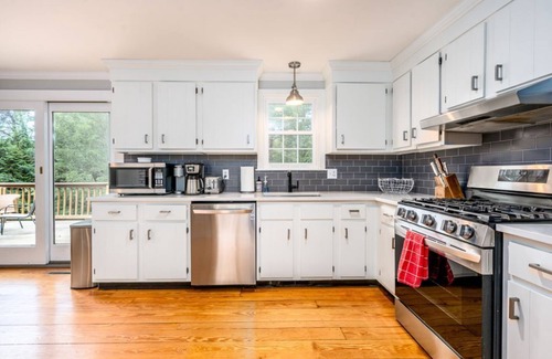East Dennis Casa | Beautifully renovated 5br3ba 2 living room walk to bars restaurant and beach