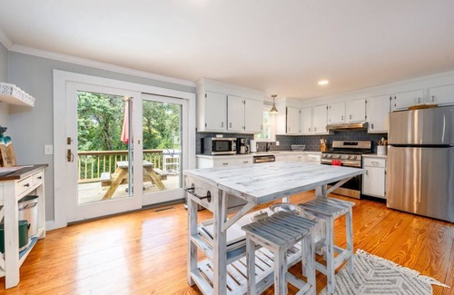 East Dennis Casa | Beautifully renovated 5br3ba 2 living room walk to bars restaurant and beach