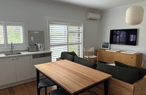 Bundeena Casa | Beautifully renovated 3 bedroom house 40 meters from Hordens Beach Bundeena