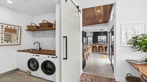Carrington Casa | Beautifully Renovated Period Property Walking Distance To Cbd