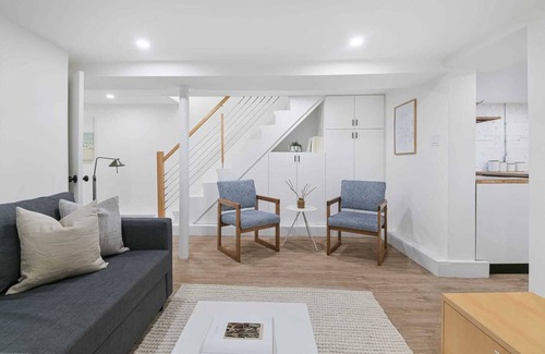 Little Italy Apartamento | Beautifully renovated one-bedroom in Queen West!