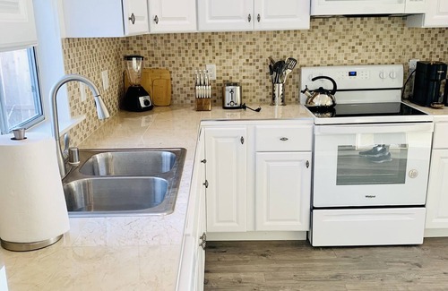 Redding Casa | Beautifully renovated home, bright kitchen and great location near downtown!
