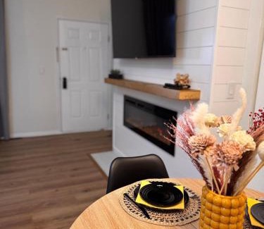 Ken Caryl Apartamento | Beautifully Renovated OneBedroom Apt with Two Beds