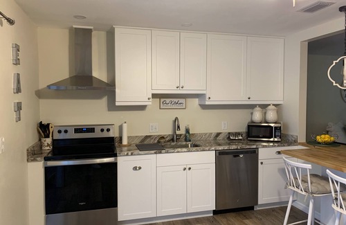 Venice Casa | Beautifully Renovated Pool Home only 1.9 miles to the BEACH!