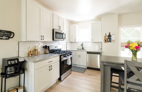 Tremont Casa | Beautifully renovated 2BR/1BA home in the heart of Tremont
