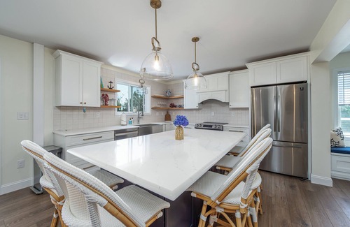 Mid-Coast and Islands Casa | Beautifully renovated 4BR, 2BA pet friendly home with ocean views and access