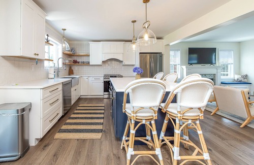 Mid-Coast and Islands Casa | Beautifully renovated 4BR, 2BA pet friendly home with ocean views and access