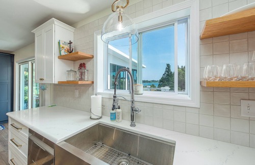 Mid-Coast and Islands Casa | Beautifully renovated 4BR, 2BA pet friendly home with ocean views and access
