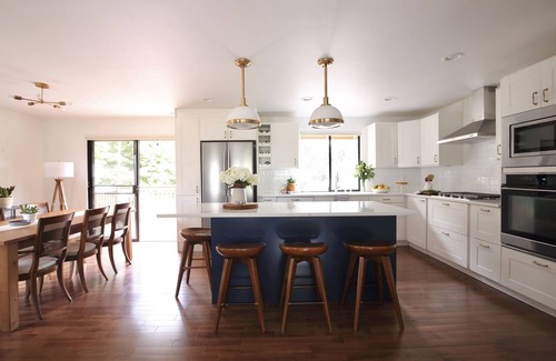 Inglewood-Finn Hill Casa | Beautifully renovated hot-tub, large fenced backyard, pet friendly