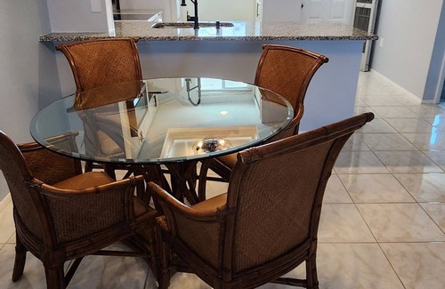 Lake Suzy Condominio | Beautifully renovated lakefront condo! Executive Rental, Monthly Rental