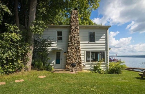 Town of Torrey Casa | Bellamente renovado Waterfront Cottage con muelle privado.