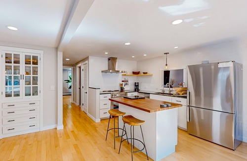Cataumet Casa | Beautifully renovated home near area's beaches with cathedral ceilings & grill