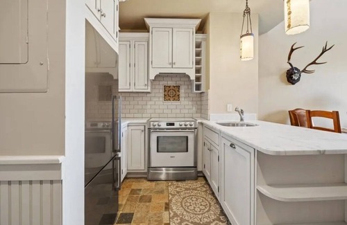 Stratton Mountain Condominio | Beautifully renovated 2 bedroom condo in Stratton VT - walk to Village/Lifts!