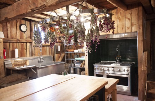 Metamora Casa | Beautifully restored 1890 barn sleeps 14