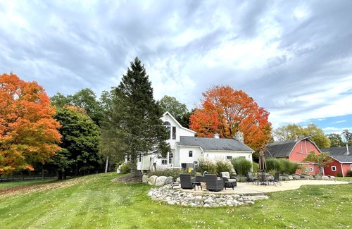 Metamora Casa | Beautifully restored 1890 barn sleeps 14