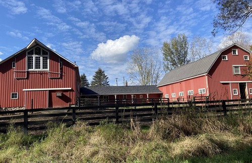 Metamora Casa | Beautifully restored 1890 barn sleeps 14