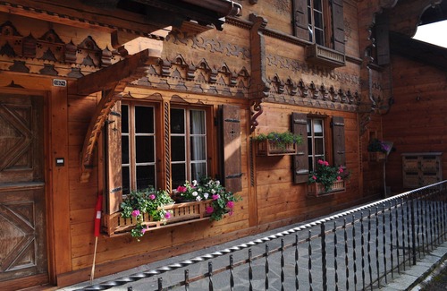 Ollon Chalet De Esquí | Gran chalet histórico restaurado con todas las comodidades modernas