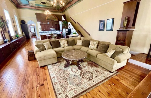 Marietta Cabina | Beautifully Restored Historic Ballroom in Downtown