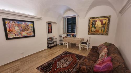 Dolcedo Apartamento | Beautifully restored romantic apartment in the centre of historic Dolcedo