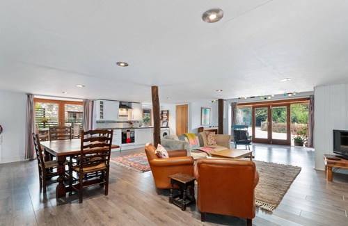 Burgh Island Cabaña | Beautifully situated comfortable cottage and pottery, a perfect holiday base