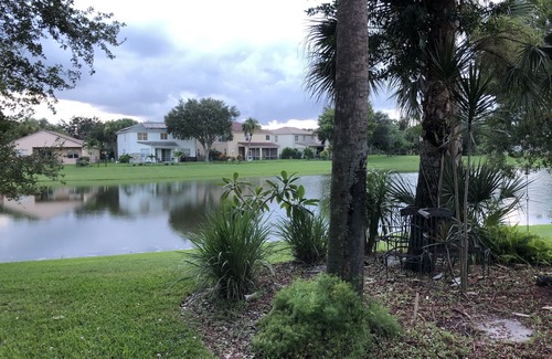 Royal Palm Beach Casa | BEAUTIFULLY UPDATED TOWNHOUSE NEAR OCEAN WITH COMMUNITY POOL