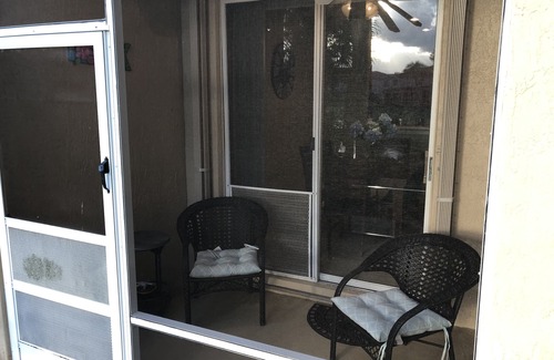 Royal Palm Beach Casa | BEAUTIFULLY UPDATED TOWNHOUSE NEAR OCEAN WITH COMMUNITY POOL