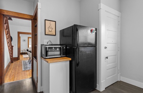 Creston Heights Casa | Beautifully Updated Gem on Carrier St – Walkable, Welcoming, and Well-Located!