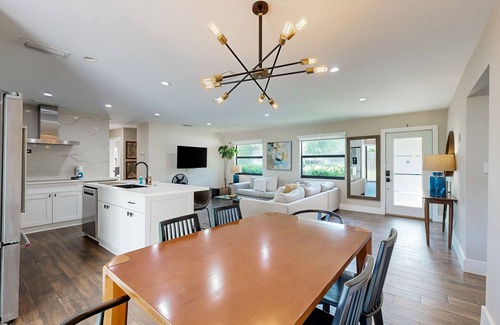 Riviera Estates Casa | Beautifully Updated Dog-Friendly Home with Free WiFi, and Enclosed Back Yard
