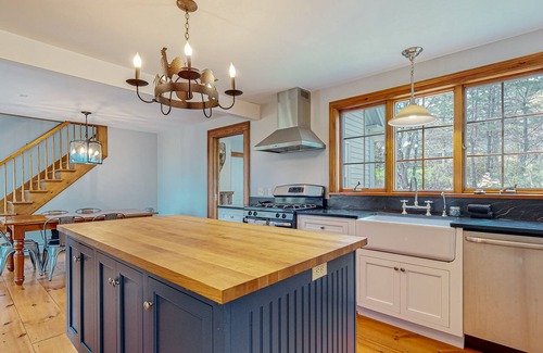 Quechee Casa | Beautifully updated home with spectacular valley views, washer/dryer, fireplaces