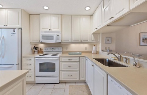 Boca Grande Condominio | Beautifully Updated Bayview Condo #40 w/ amenities and sleeping 4 in ultra comfort!