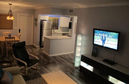 Ormond-by-the-Sea Condominio | Bellamente renovado y pasos de la playa y Wifi gratuito!