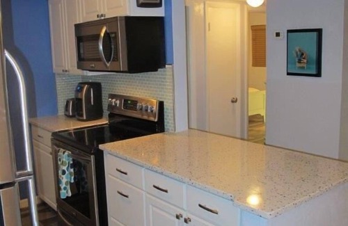Ormond-by-the-Sea Condominio | Bellamente renovado y pasos de la playa y Wifi gratuito!