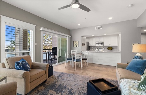 Walden on Lake Conroe Condominio | Beautifully upgraded, 2 bedroom, waterfront condo overlooking Lake Conroe