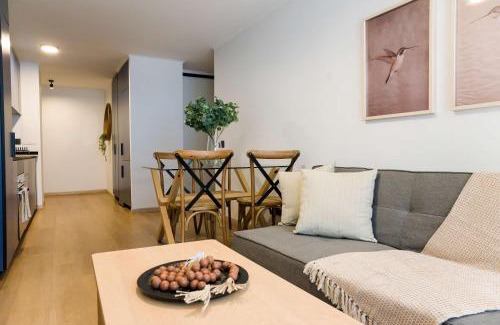 Apoquindo Apartamento | Beauty 2BR Haven for 5 in Lively Las Condes Oasis